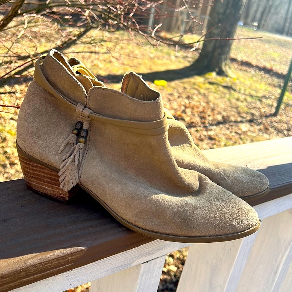 American Eagle ankle boots